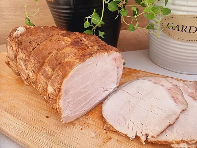 Ile gotować schab w plastrach, aby był soczysty i delikatny?