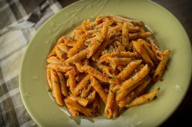 Penne alla vodka przepis – łatwy i pyszny sposób na włoski makaron
