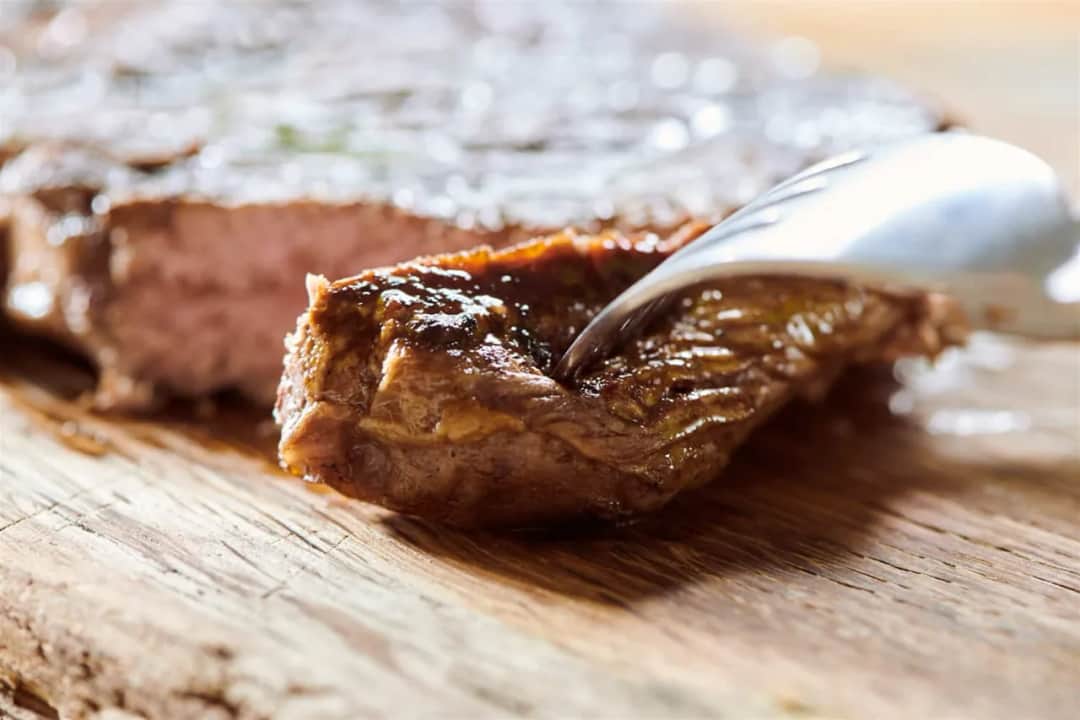 Jak sezonować wołowinę na steki, aby uniknąć twardego mięsa