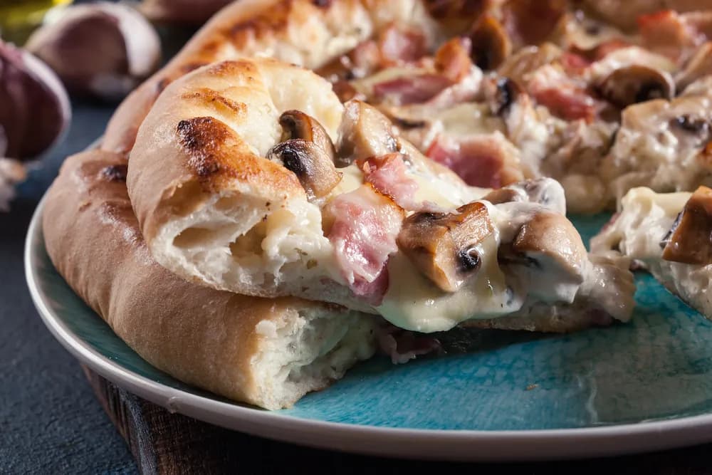 Pizza bianca co to? Poznaj sekrety białej pizzy i jej smak