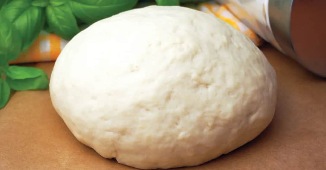 Jak rozmrozić ciasto na pizzę w 5 łatwych krokach bez błędów