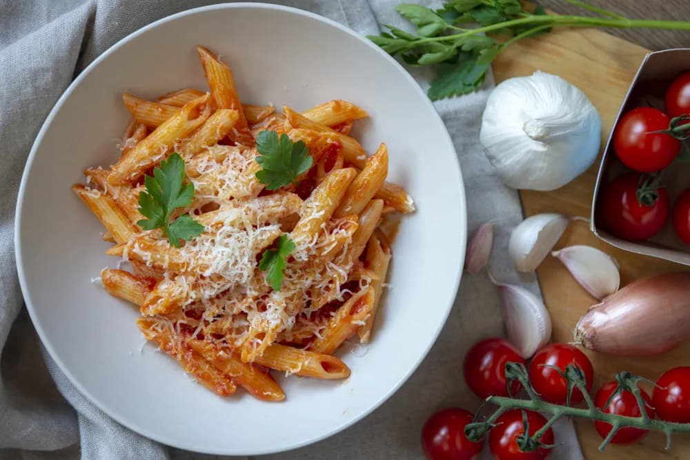 Jak zrobić sos do spaghetti z pomidorów – proste przepisy na pyszny smak