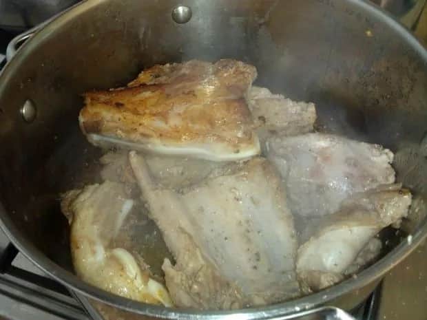 Ile gotować żeberka w zupie, aby były idealnie miękkie i aromatyczne