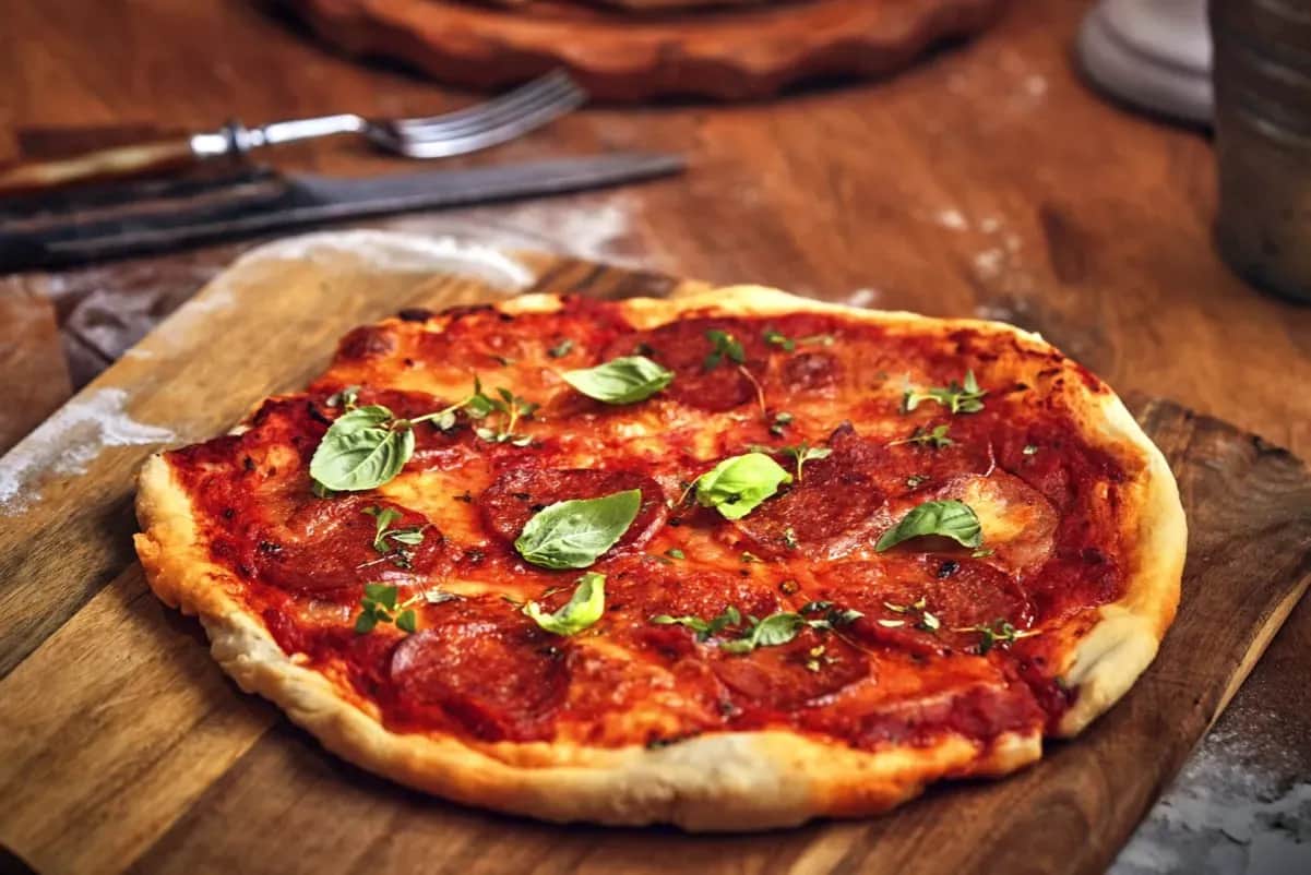 Jakie salami na pizzę: wybierz najlepsze smaki dla idealnej pizzy