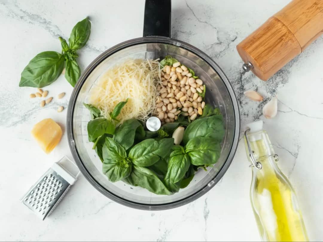 Co można zrobić ze świeżej bazylii? Pyszne przepisy i porady na wykorzystanie