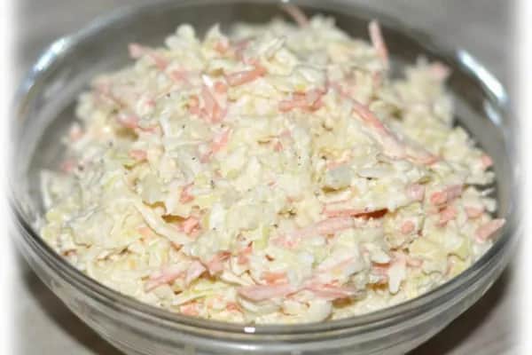 Surówka z białej kapusty jak w barze - idealny przepis na smakowitość