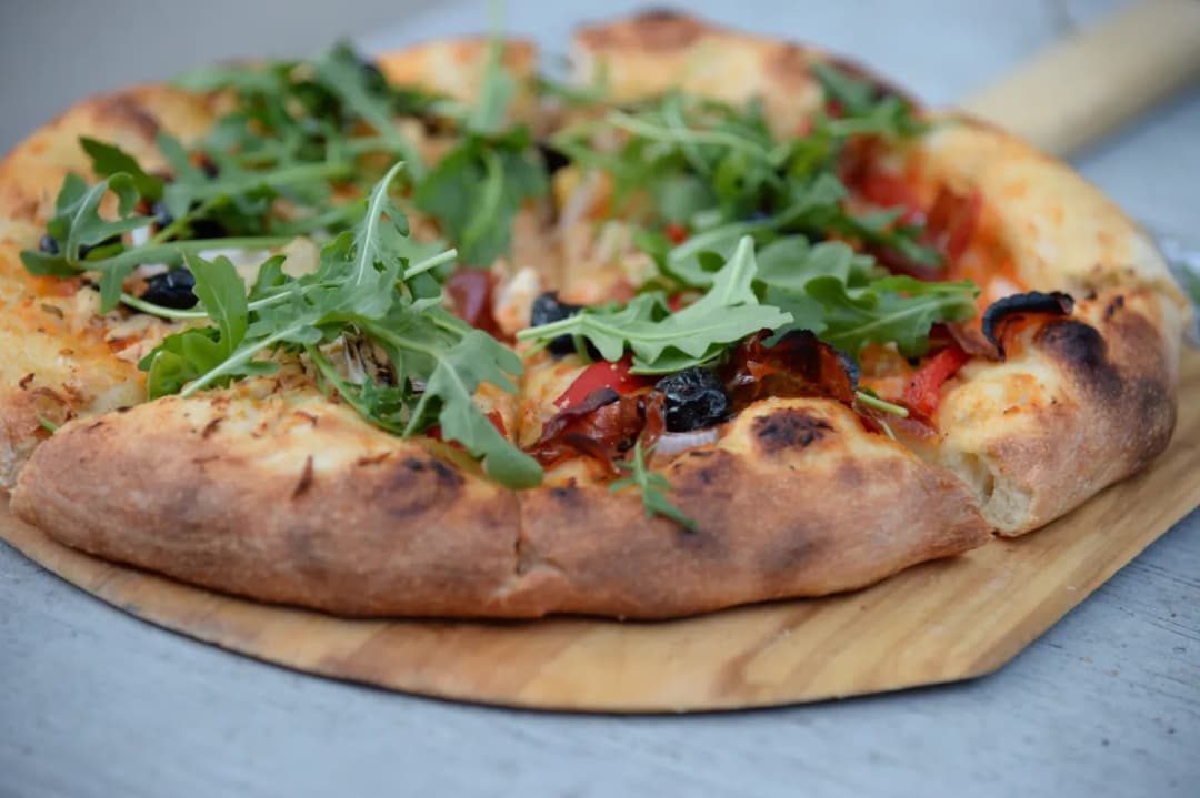 Ile wyrasta ciasto na pizzę? Poznaj sekrety idealnego wyrastania
