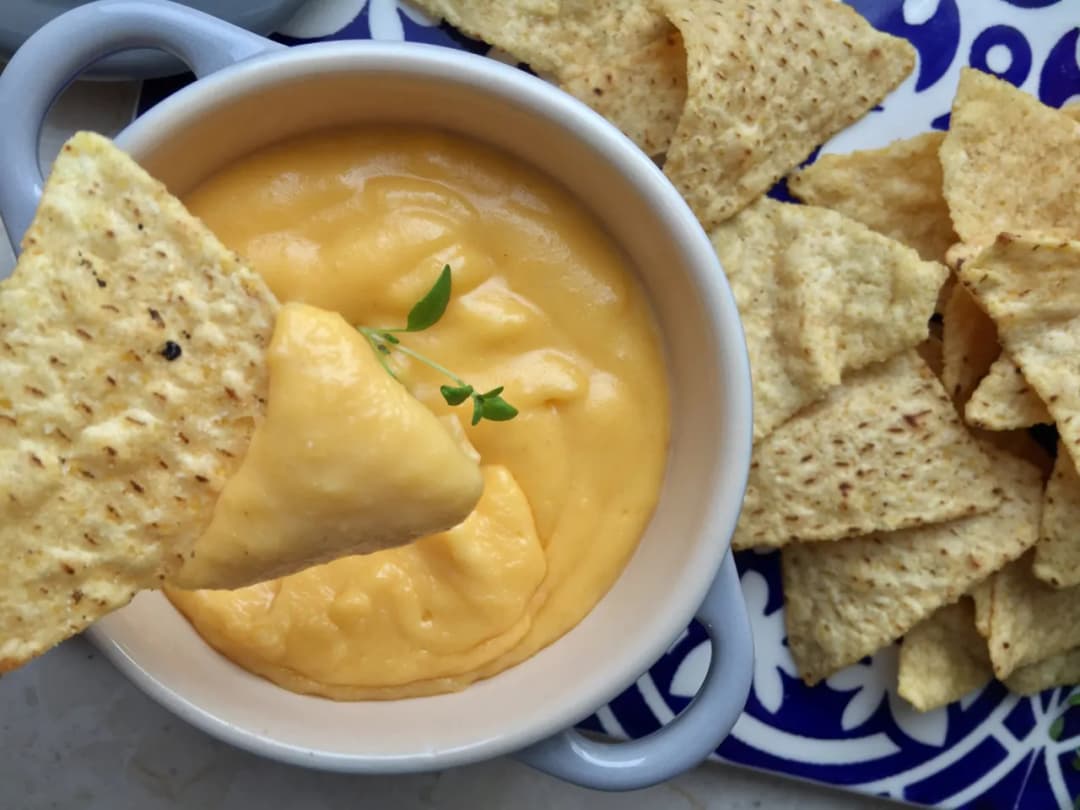 Jak zrobić sos serowy z serka topionego w 5 prostych krokach