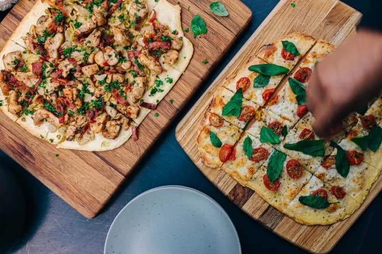 Jak układać składniki na pizzy, by uniknąć najczęstszych błędów