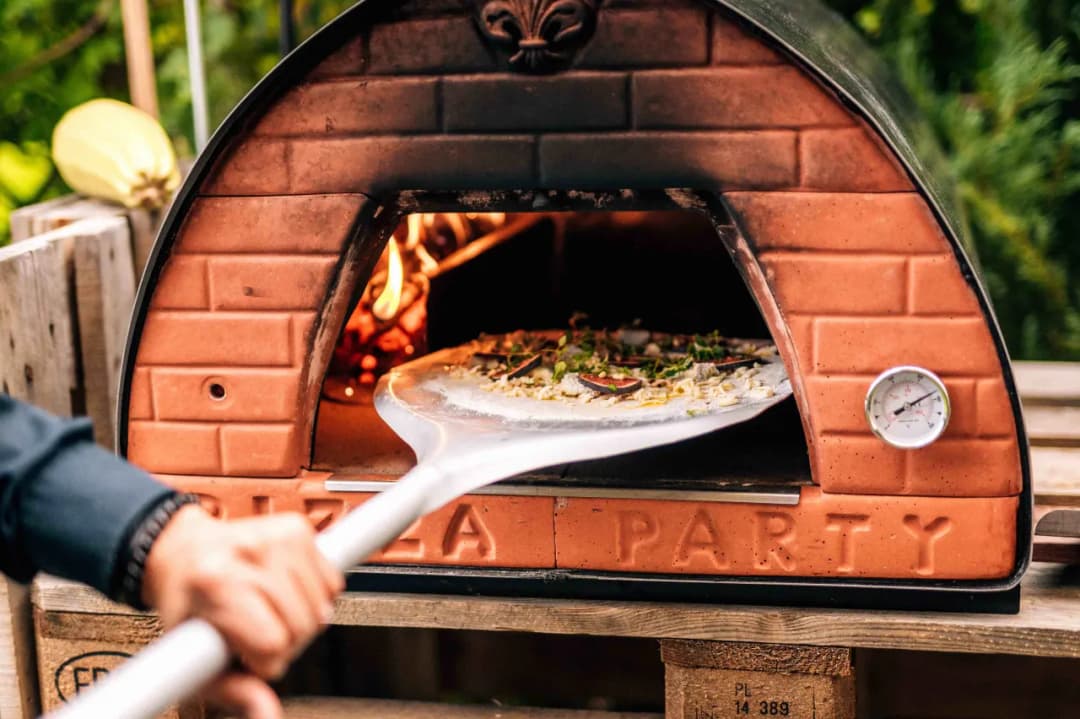 Jak długo piec spód do pizzy? Idealne czasy i temperatury