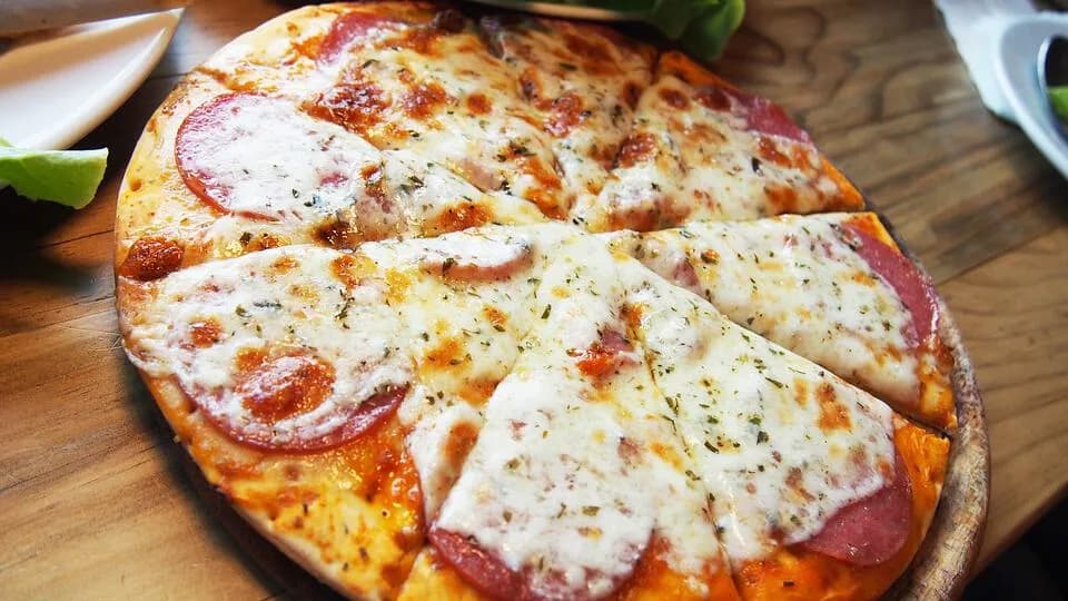 Jaki ser do pizzy? Odkryj najlepsze opcje dla idealnej pizzy