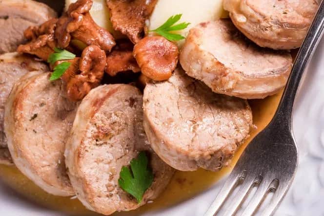 Polędwiczki w sosie kurkowym z czym podawać, aby zachwycić gości