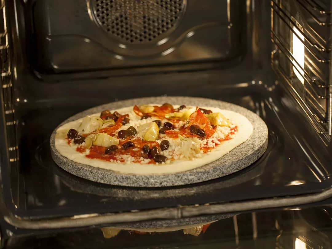Ile nagrzewa się kamień do pizzy? Sekrety idealnego pieczenia