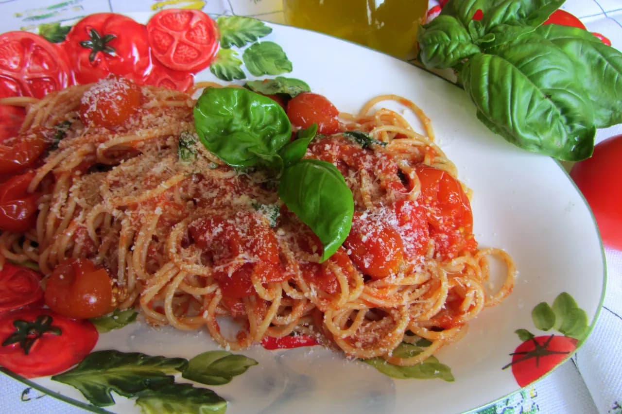 Szybkie i proste spaghetti z passatą pomidorową, które zachwyci smakami