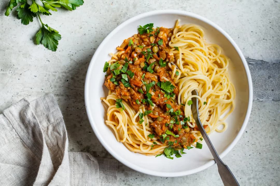 Kaloryczność makaronu spaghetti: surowy vs. ugotowany i jego odmiany