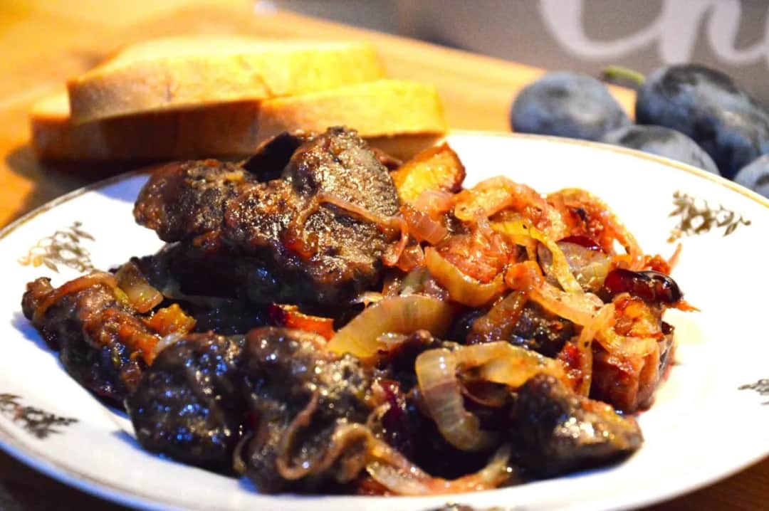 Czy wątróbka jest ciężkostrawna? Odkryj, jak ją przygotować, by była lekka