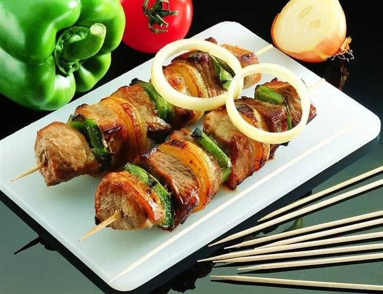 Czym zastąpić patyczki do szaszłyków? Ekologiczne i praktyczne alternatywy Czym zastąpić patyczki do szaszłyków? Ekologiczne i praktyczne alternatywy