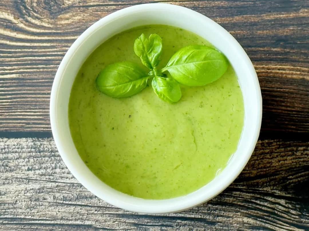 Co zrobić ze świeżej bazylii? Odkryj pyszne przepisy i triki