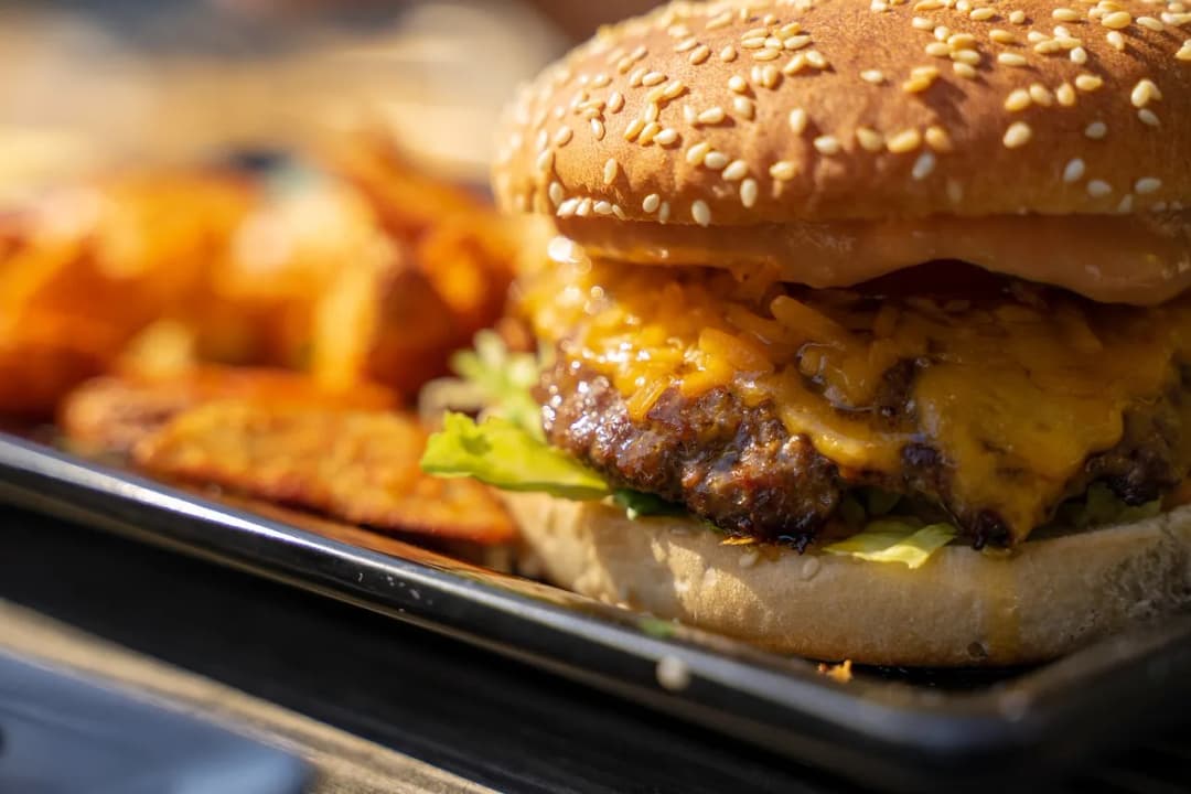 Jak składać burgera - sekrety idealnego burgera, które musisz znać