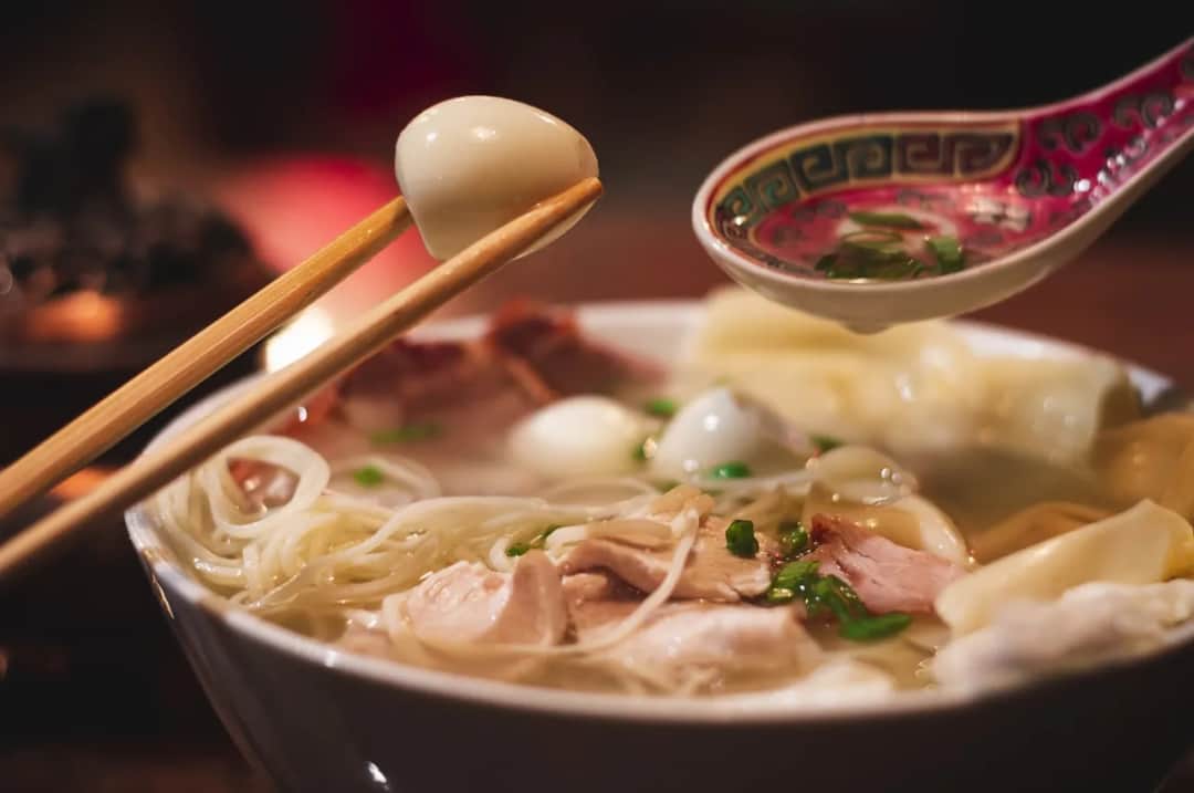 Jaki makaron do zupy tajskiej? Odkryj najlepsze opcje i smaki