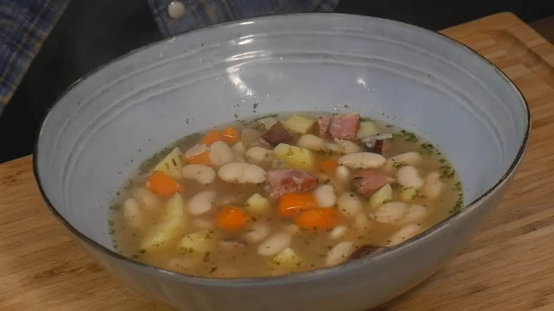 Czym doprawić zupę fasolową, aby uniknąć mdłego smaku?