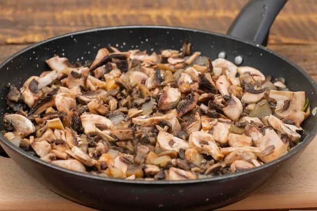 Jak przygotować pieczarki na pizzę, by zachwycić smakiem każdą chwilę