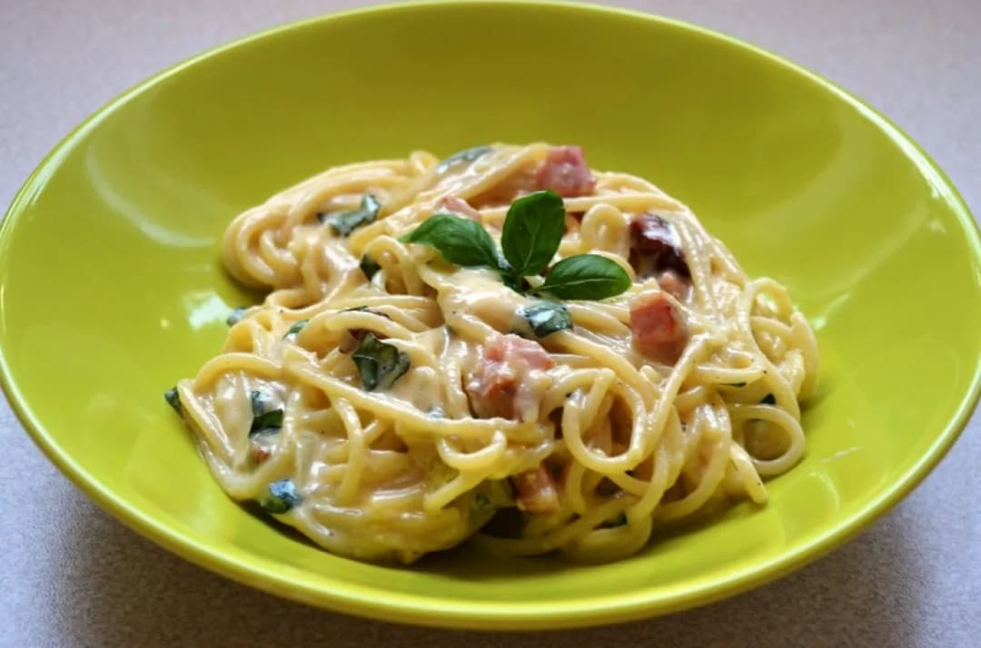 Przepis na spaghetti carbonara - prosta potrawa, którą pokochasz