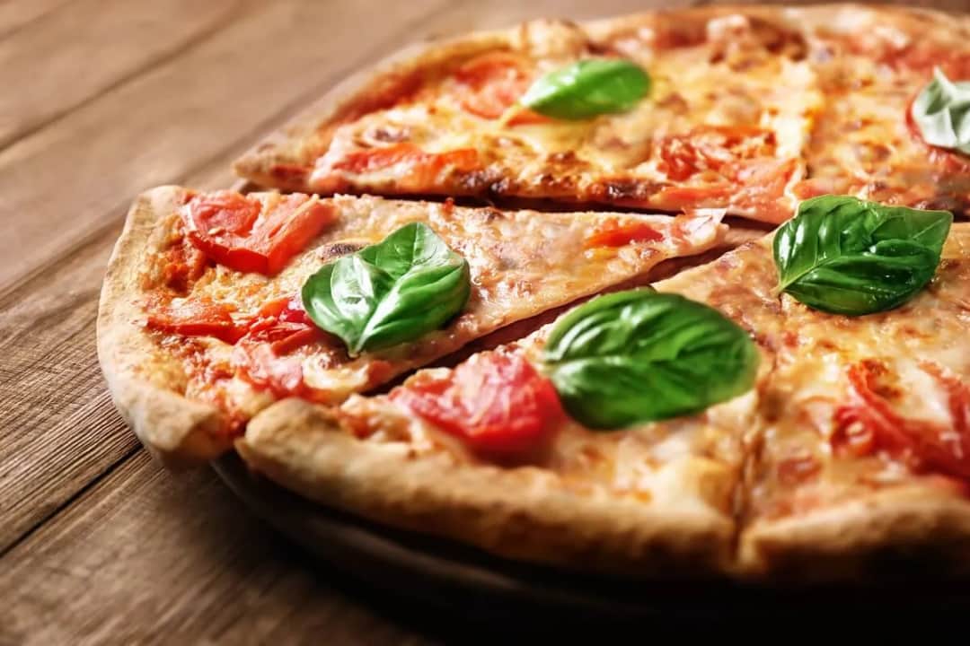 Ile kosztuje pizza w Pizza Hut? Ceny, które zaskoczą każdego!