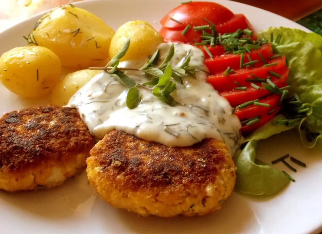 Najlepsze sosy do kotletów z jajek: 5 przepisów i porady