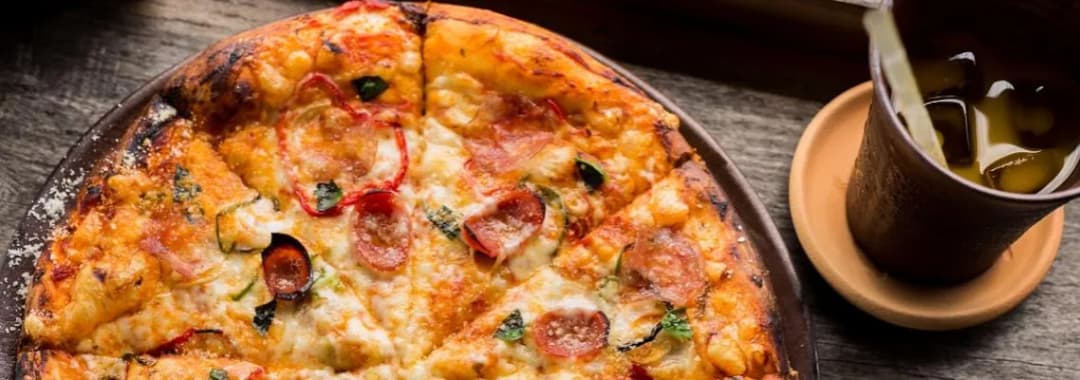 Ile kalorii ma pizza 40 cm? Zaskakujące różnice w kaloryczności