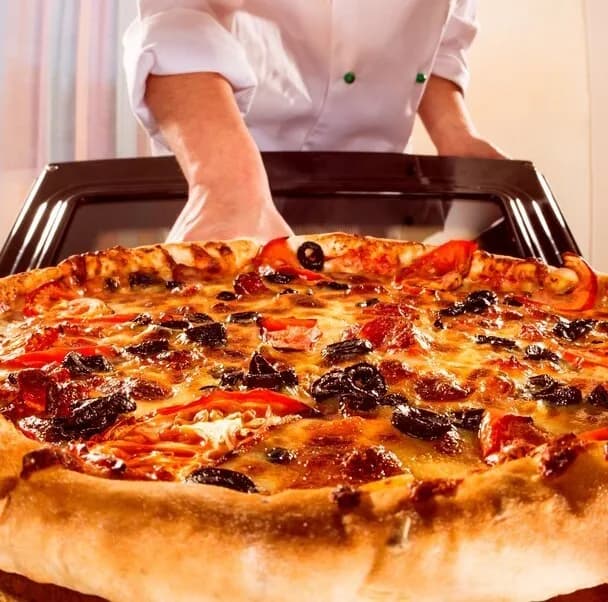 Ile piec pizzę w 250 stopniach? Sprawdź, by uniknąć przypalenia