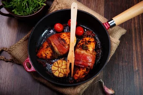 Jak przyprawić pierś z kurczaka na patelni, by smakowała wyśmienicie