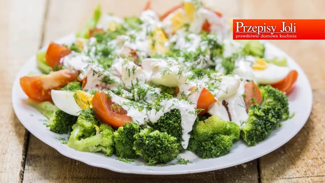 Jak zrobić sałatkę brokułową - proste przepisy, które zachwycą smakoszy