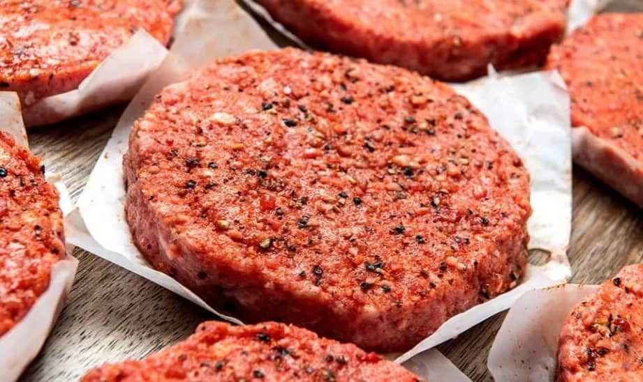 Jak doprawić mięso wołowe na burgery, aby były soczyste i pyszne